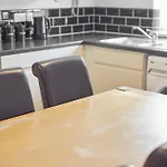 Six Lägenhet *
